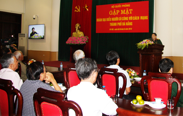 Bộ Quốc phòng gặp mặt đoàn đại biểu người có công quận Sơn Trà (Đà Nẵng)