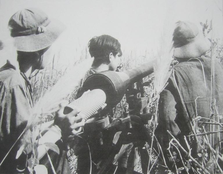 Kéo địch ra ngoài mà đánh
