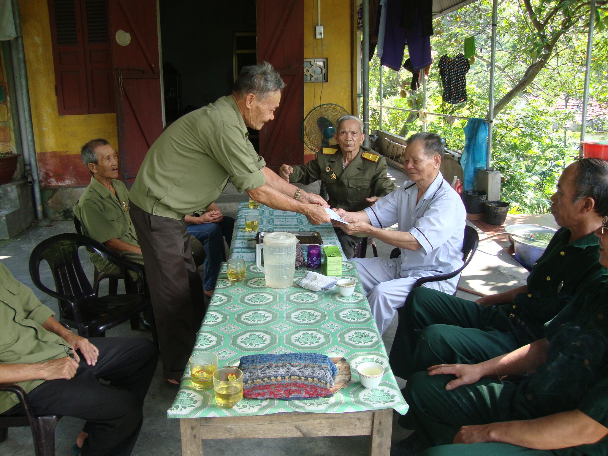 Nghĩa tình đồng đội ở một khu phố