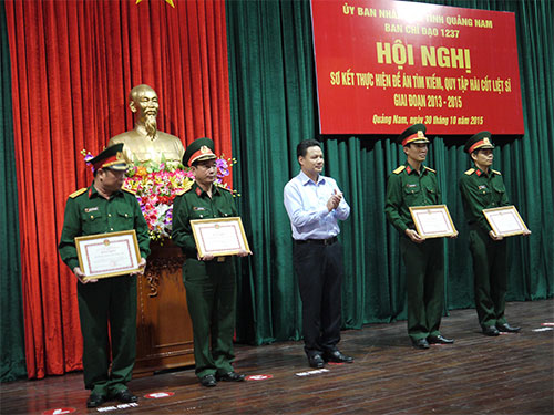 Với tất cả tấm lòng, nghĩa cử tri ân
