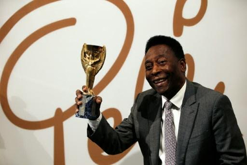 500.000 euro cho bản sao chiếc Cúp Jules Rimet của huyền thoại Pele
