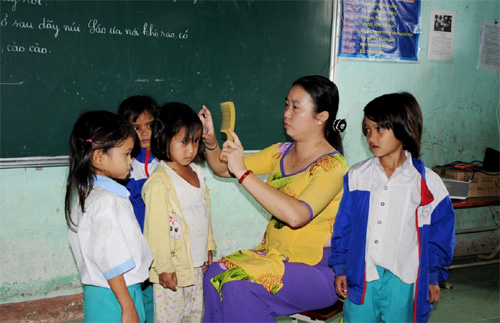 Nhọc nhằn giáo viên trường trên “nóc bản”
