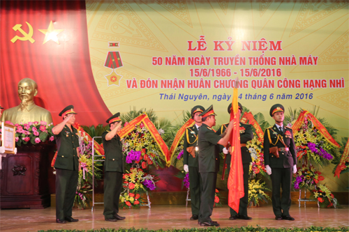 Nhà máy Z131 đón nhận Huân chương Quân công hạng nhì