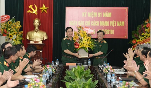 Trung tướng Phan Văn Giang, Tổng Tham mưu trưởng QĐND Việt Nam thăm Báo Quân đội nhân dân
