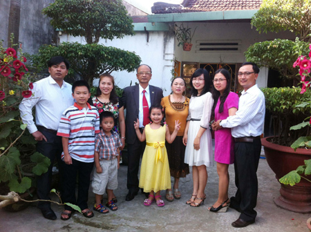 Cả nhà cùng thi đua học tập