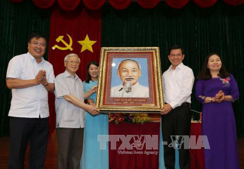  Đằm thắm nghĩa tình đất đỏ miền Đông