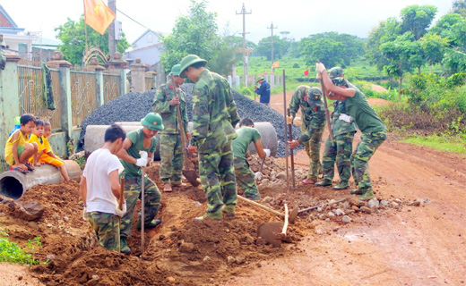 Thân thương giữa lòng dân Chư Prông

