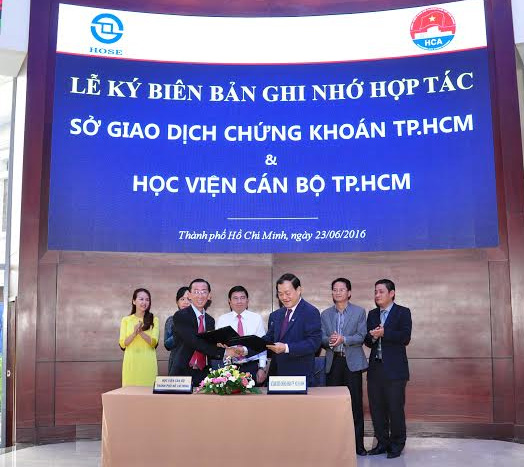 Sở Giao dịch chứng khoán TP Hồ Chí Minh và Học viện Cán bộ TP Hồ Chí Minh ký biên bản ghi nhớ hợp tác
