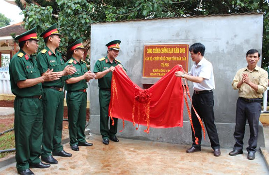 Bộ CHQS tỉnh Đắk Lắk: Khoan giếng nước tặng thôn cách mạng