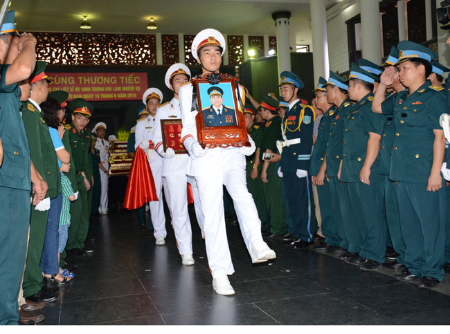 Truy điệu trọng thể, tiễn đưa 9 liệt sĩ về nơi an nghỉ cuối cùng