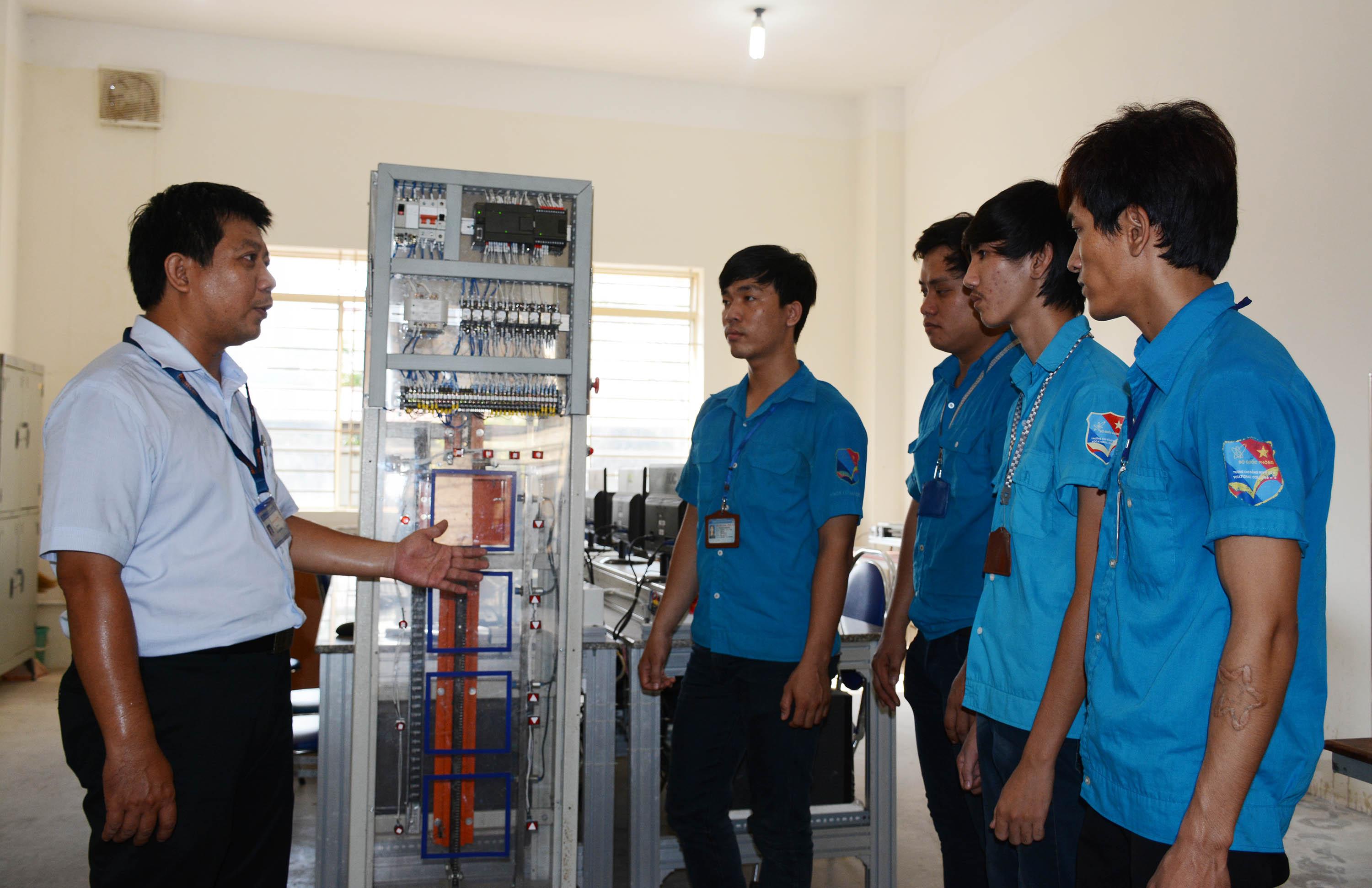 Trường Cao đẳng Nghề số 8 (Bộ Quốc phòng): Phối hợp đào tạo nghề sát thực tiễn