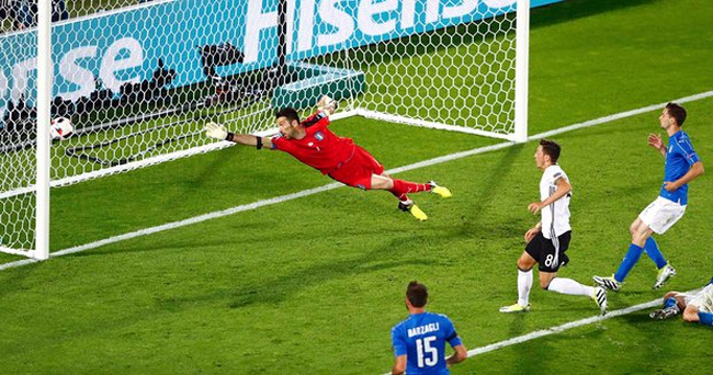 Đức thắng Italia trên chấm 11m để giành vé vào bán kết Euro 2016