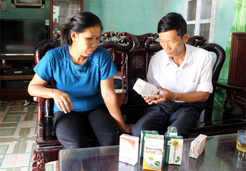 Núp bóng chữa bệnh miễn phí, bán thuốc giá 