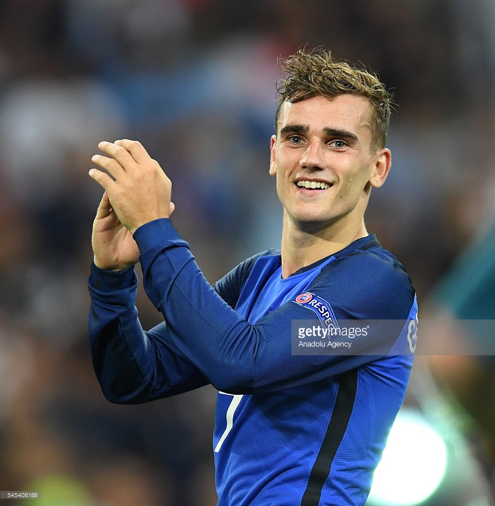 I want a wallpaper from 'Antonie griezmann' a soccer player in atletico  Madrid | Wallpapers.ai