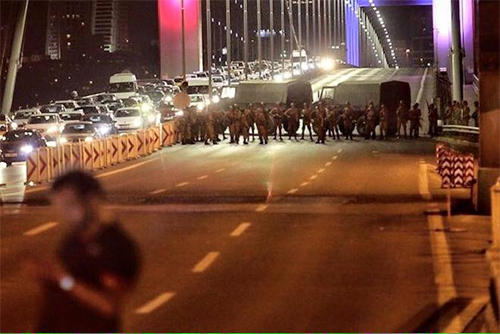 Vụ đảo chính ở Thổ Nhĩ Kỳ: Tổng Tham mưu trưởng quân đội bị bắt làm con tin 