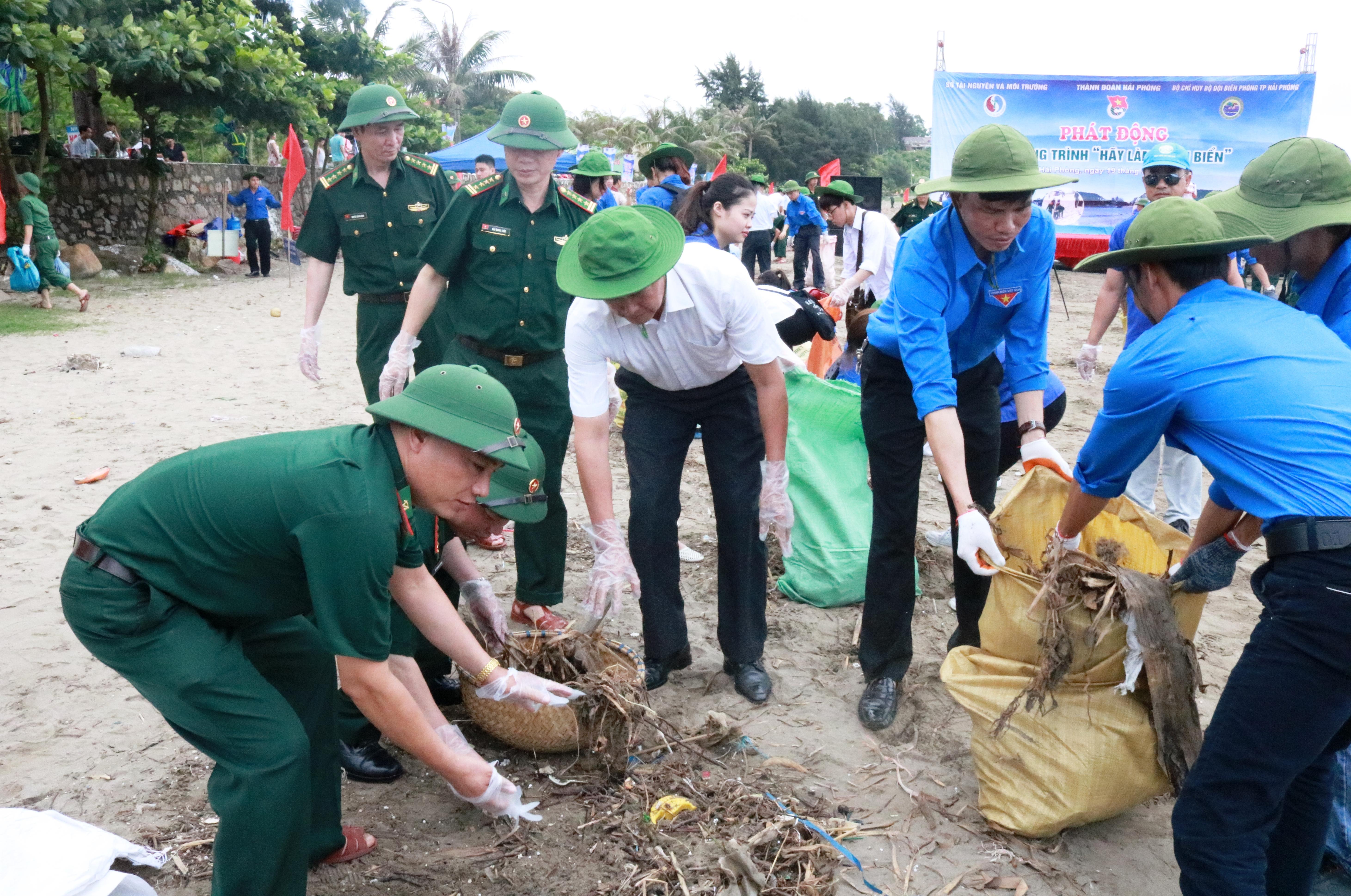 Chung tay làm sạch biển từ những hành động nhỏ
