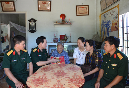 Chúng con về với mẹ...