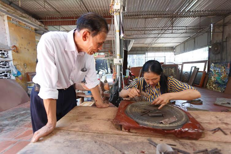 Đồng Xâm-danh tiếng làng nghề chạm bạc
