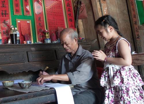 Già làng “truyền lửa” giữ biên cương
