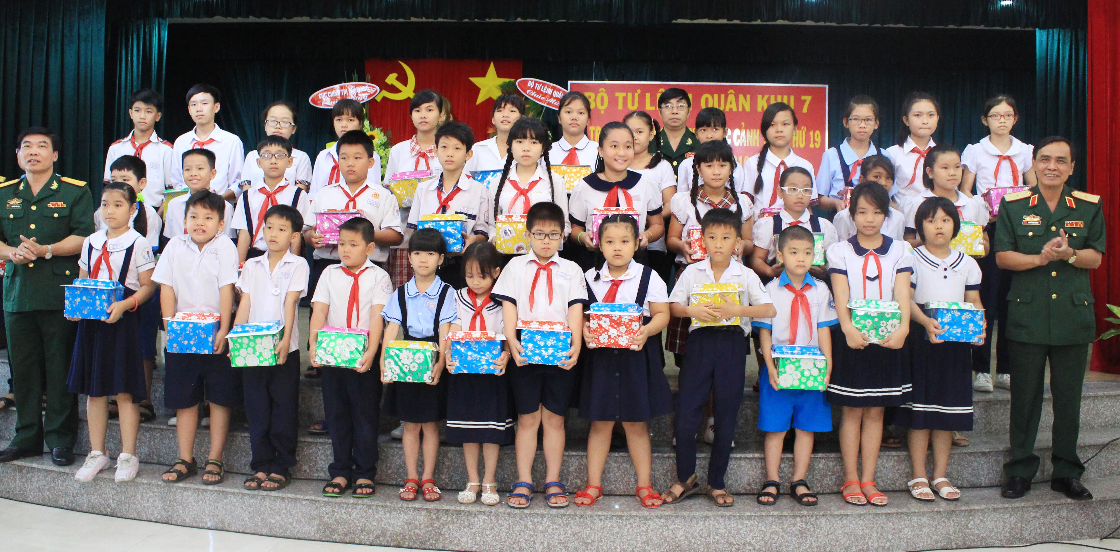 Nhiều mô hình giúp các em vượt khó, học giỏi 