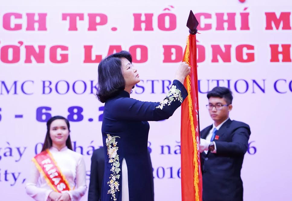 Công ty Cổ phần Phát hành Sách TP Hồ Chí Minh - FAHASA đón nhận Huân chương Lao động hạng nhất