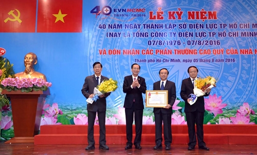 Ngành Điện lực TP Hồ Chí Minh đón nhận Huân chương Lao động hạng nhì