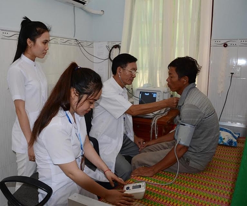 Người dân trên đảo được chăm sóc sức khỏe tại Bệnh viện quân dân y duy nhất trên đảo.