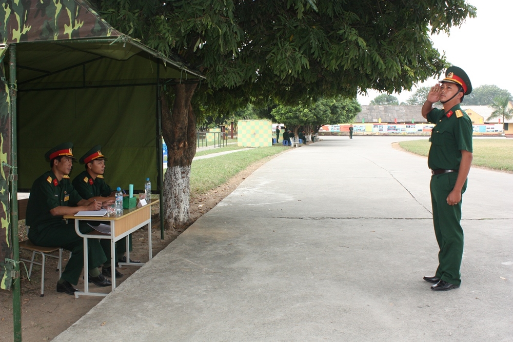 Để trở thành người cán bộ chính trị, điều lệnh chuẩn là yêu cầu bắt buộc.