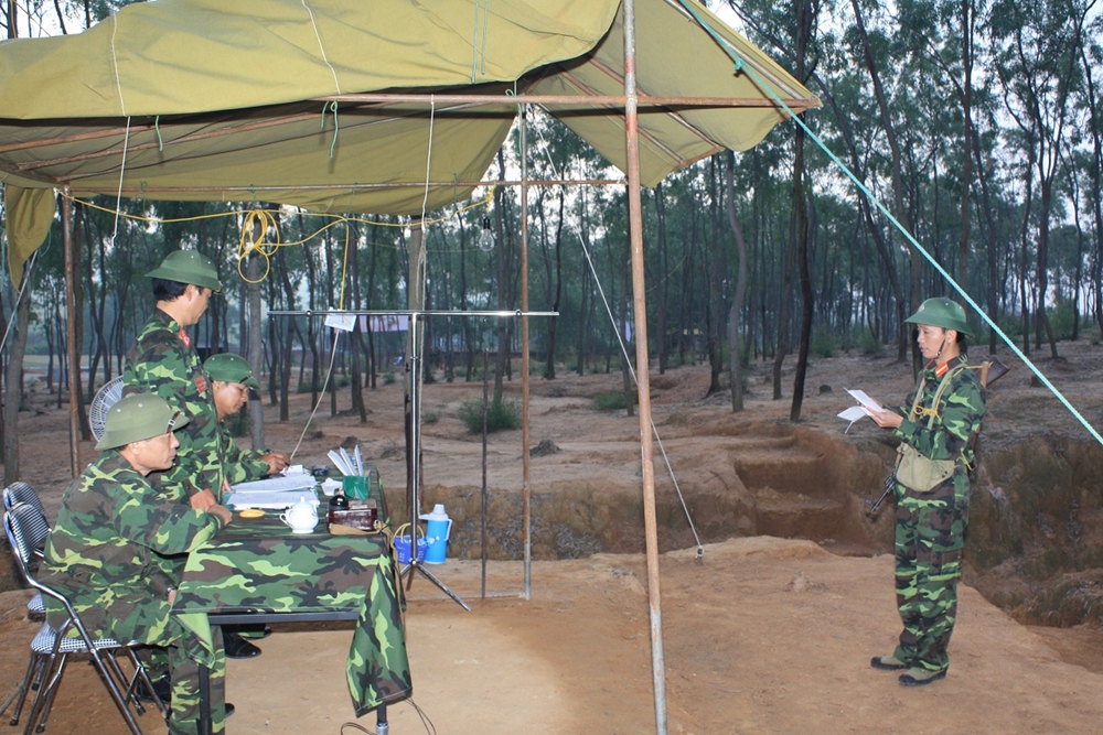 Để trở thành người cán bộ, học viên phải vượt qua những kỳ sát hạch nghiêm túc ngay trên bãi tập.