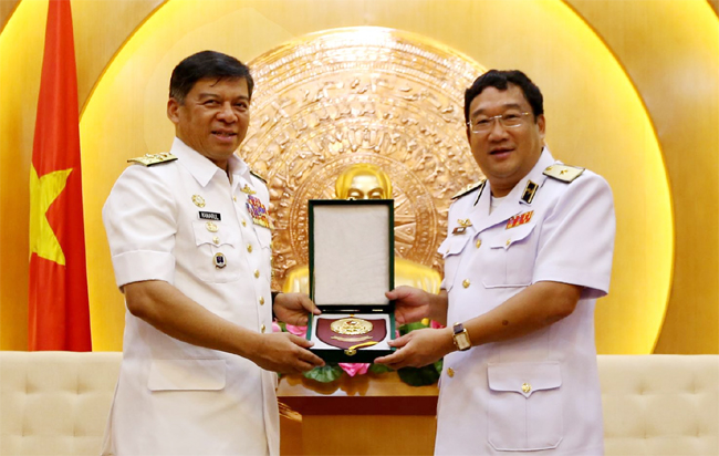 Hải quân Việt Nam và Ma-lai-xi-a đẩy mạnh hợp tác