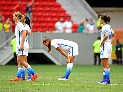 Bóng đá nữ: Nữ hoàng đã băng hà! 