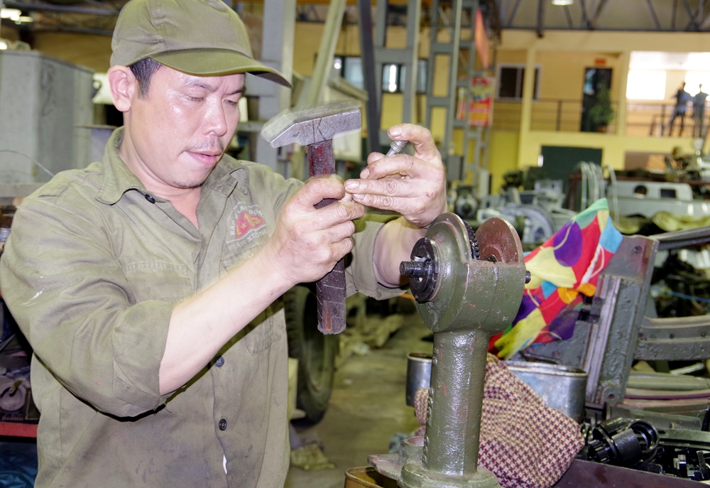 Súng, pháo, hỏa tiễn sửa xong được lắp ráp và kiểm thử tình trạng kỹ thuật nhiều lần, rất khắt khe.