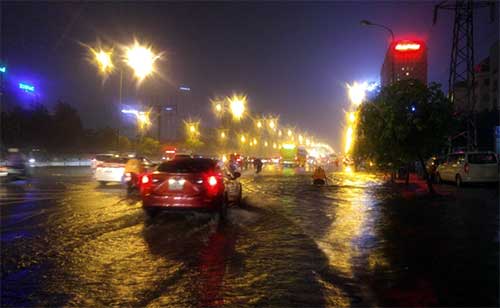 Ảnh hưởng bão số 3 khiến Hà Nội mưa lớn, gây ngập úng