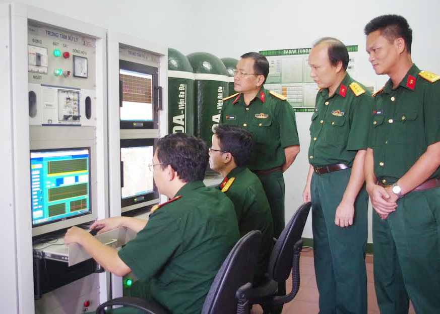 Viện Ra-đa (Viện Khoa học và Công nghệ quân sự) đón nhận Huân chương Bảo vệ Tổ quốc hạng Ba