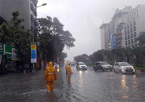 Bão số 3 đổ bộ vào đất liền, gây mưa lớn và gió giật mạnh