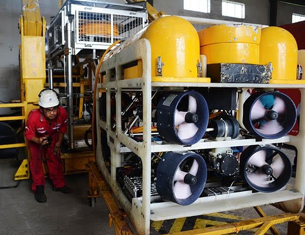 Rô-bôt lặn ROV Panther Plus của PTSC G&S có thể làm việc hiệu quả ở độ sâu 120 mét nước thay thế những phần việc mà sức người khó có thể hoàn thành.