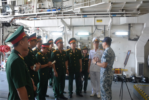 Đoàn sĩ quan trẻ Việt Nam kết thúc tốt đẹp chương trình giao lưu tại Singapore