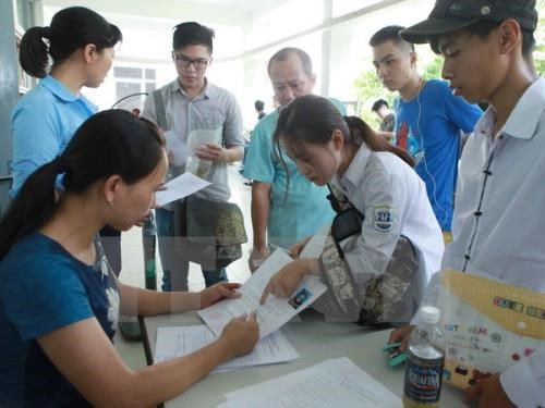 HỌC PHÍ VÀ CƠ HỘI HỌC TẬP
