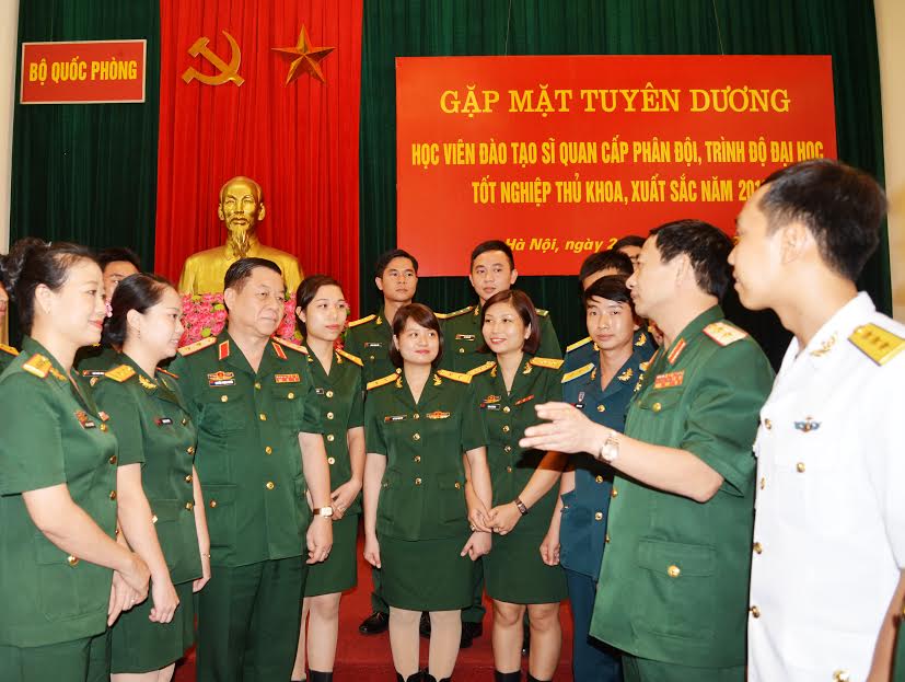 Gặp mặt, tuyên dương học viên đào tạo sĩ quan cấp phân đội trình độ đại học tốt nghiệp thủ khoa, xuất sắc năm 2016
