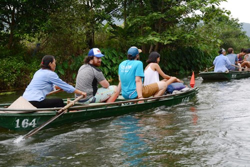 ĐỂ DU LỊCH THÀNH NGÀNH KINH TẾ MŨI NHỌN
