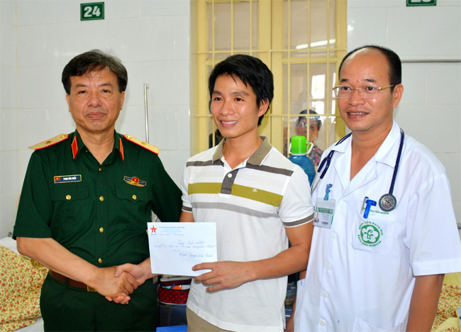 Nén tâm nhang tri ân các anh hùng liệt sĩ