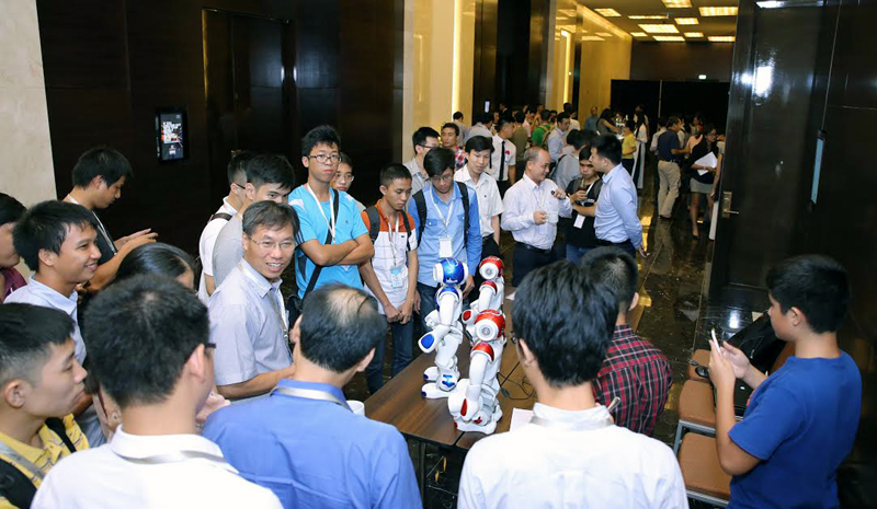 Đưa robot vào giảng dạy tiếng Anh tại Việt Nam