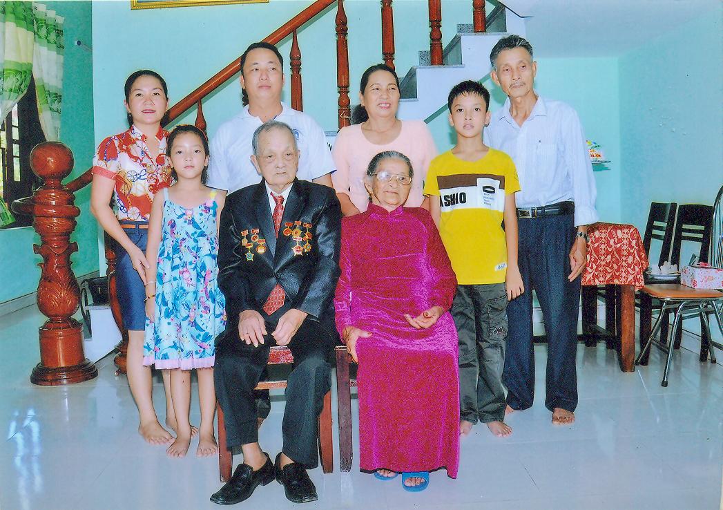 Cơm vắt, muối mè đi làm cách mạng