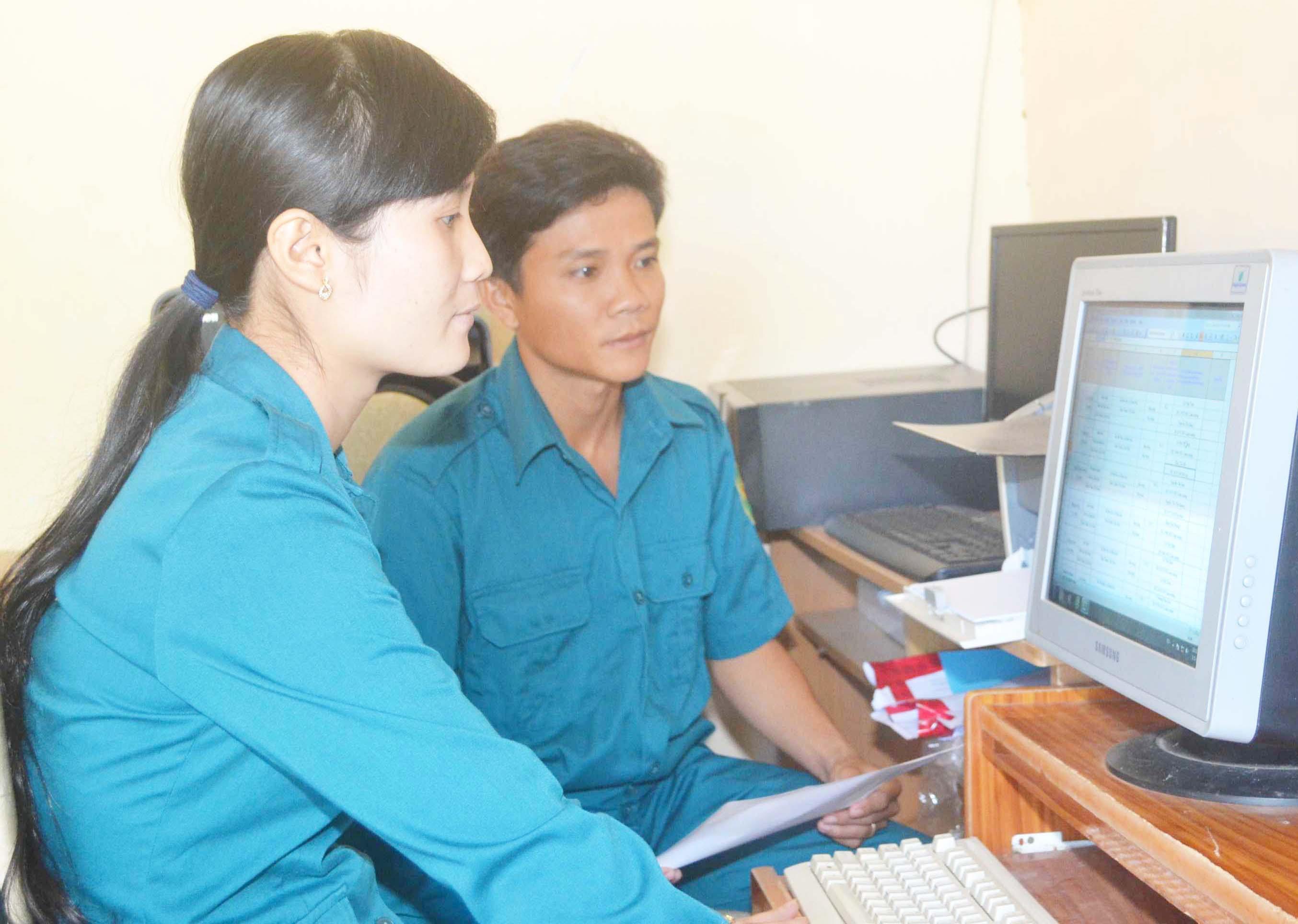 Vợ chồng chiến sĩ “sao vuông”