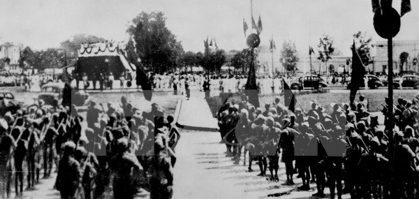 Vững bước đi lên với hào khí mùa Thu cách mạng