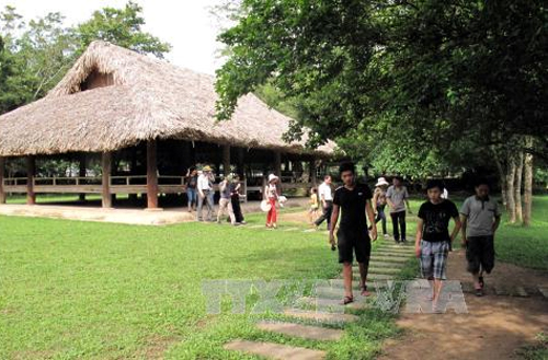 Lượng khách tham quan Khu di tích lịch sử quốc gia đặc biệt Tân Trào tăng cao 
