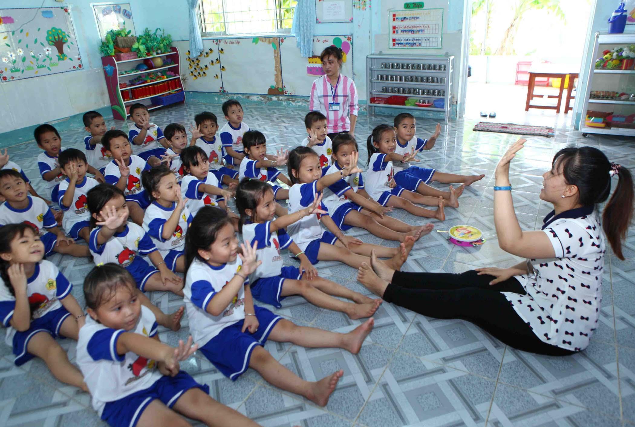 Đổi mới giáo dục và đào tạo, góp phần nâng cao chất lượng nguồn nhân lực đáp ứng yêu cầu xây dựng và bảo vệ Tổ quốc
