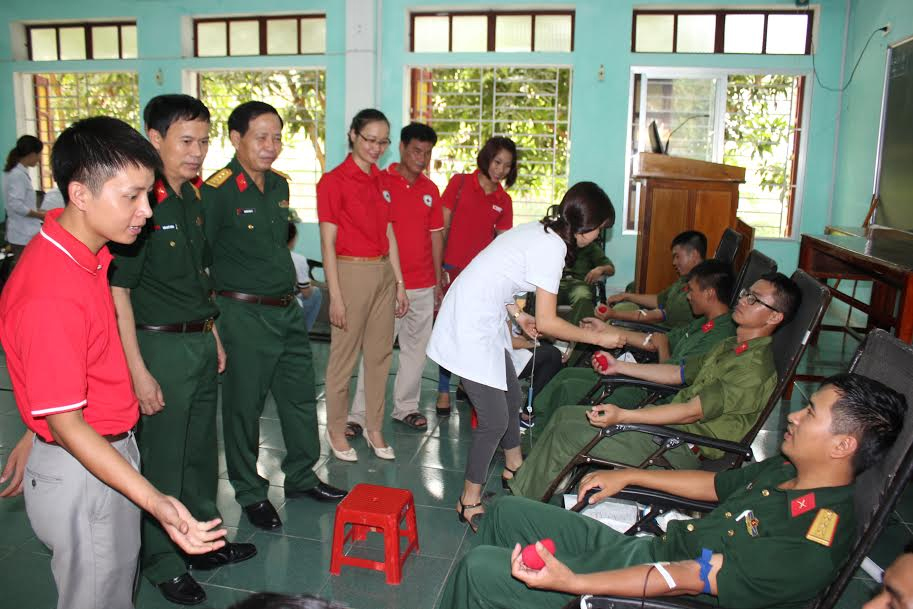 Những “giọt hồng” nghĩa tình
