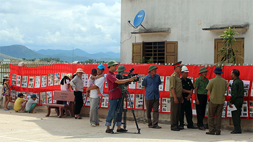 Ông Phong “triển lãm”
