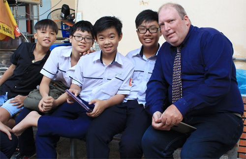 Tình cảm của học trò, khiến tôi gắn bó với Việt Nam